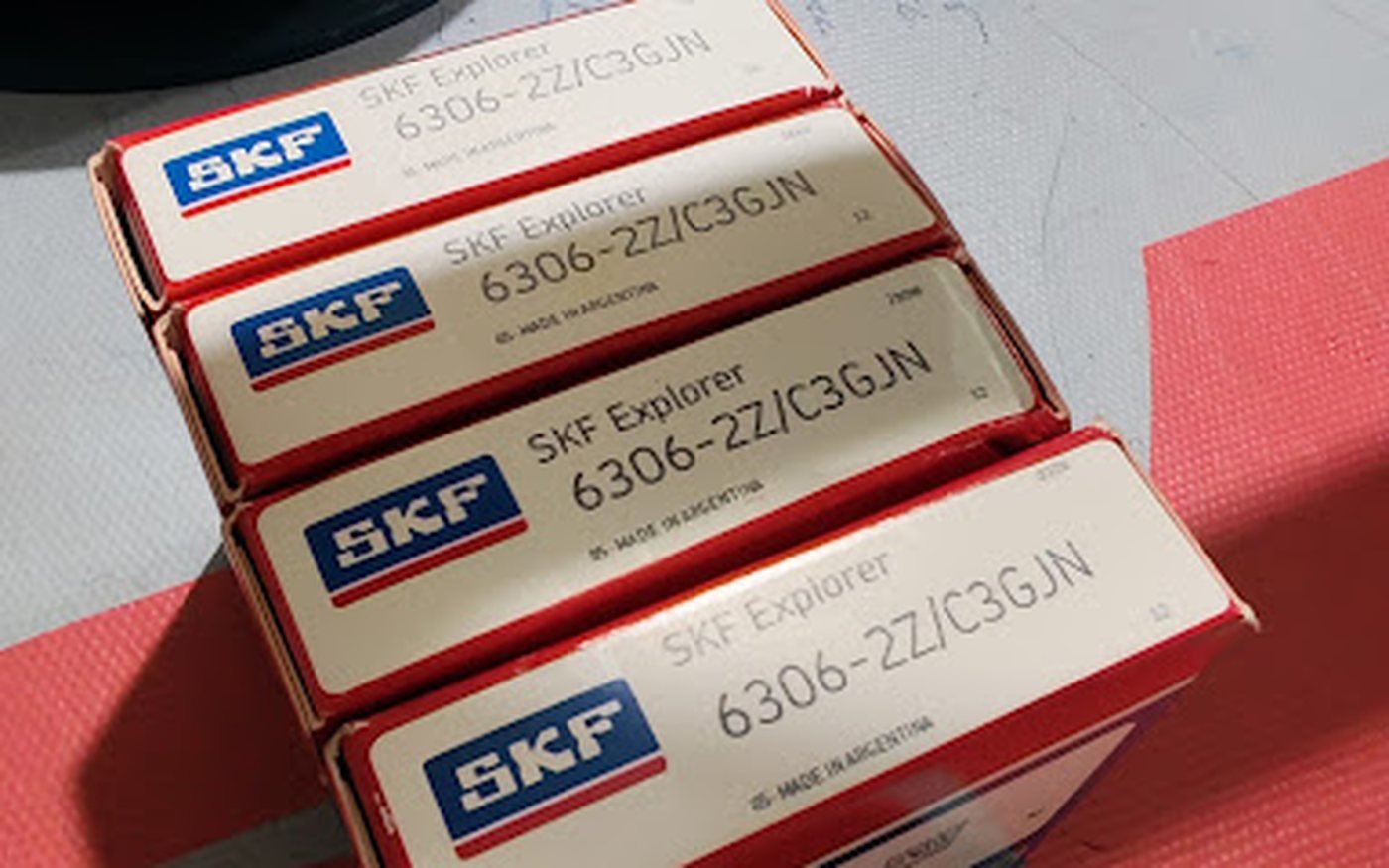 Refacciones industriales en cajas